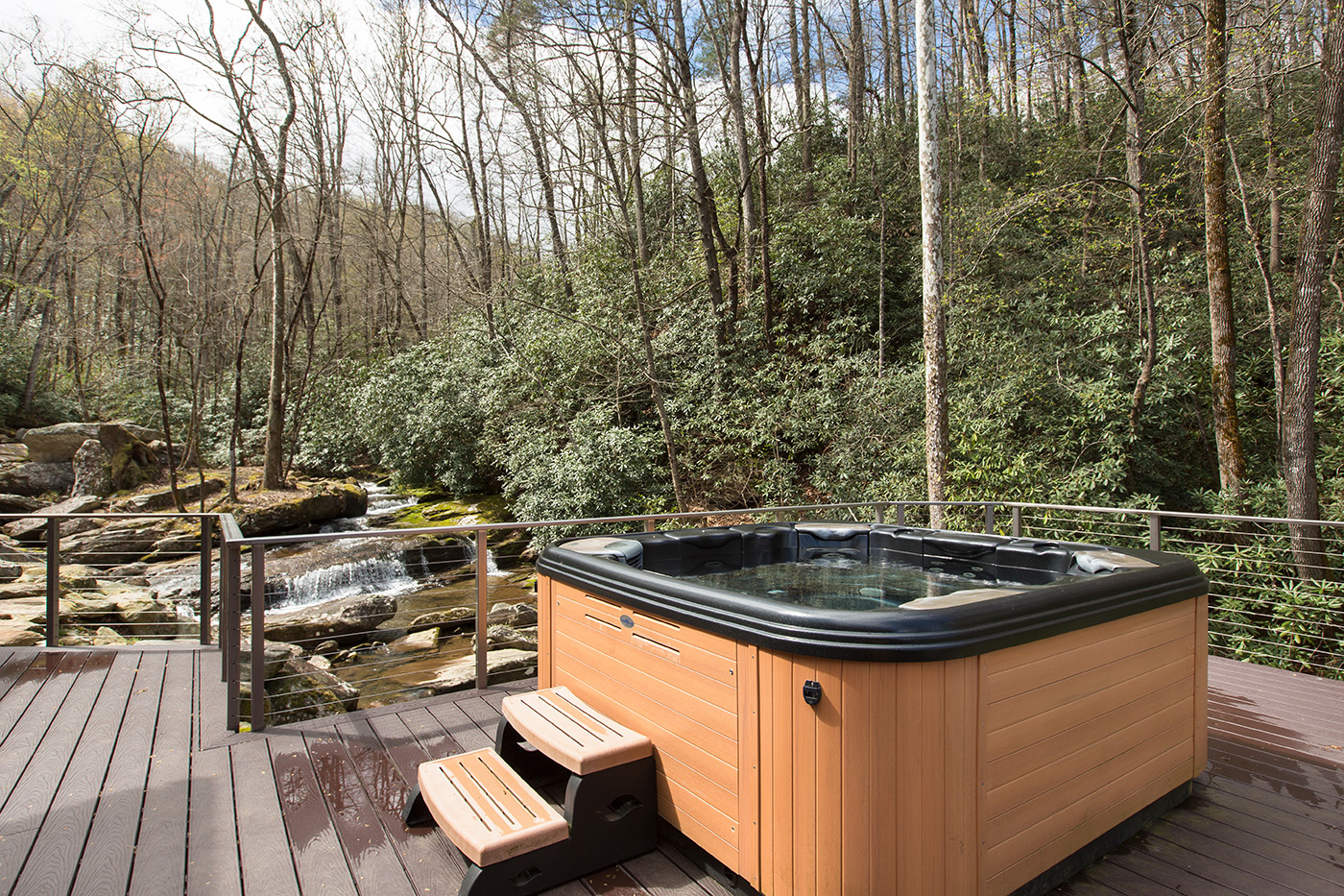 Luxury Cabin with Hot Tub Overlooking Mountain Stream